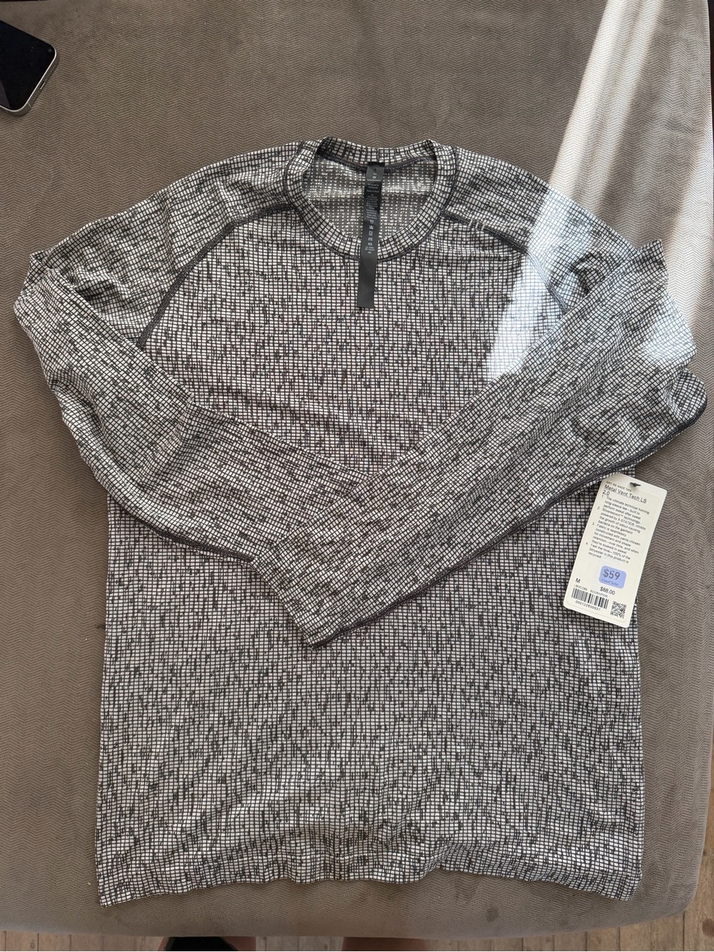 lululemon athletica Men's Long Sleeve Heathered Black and White Performance Top